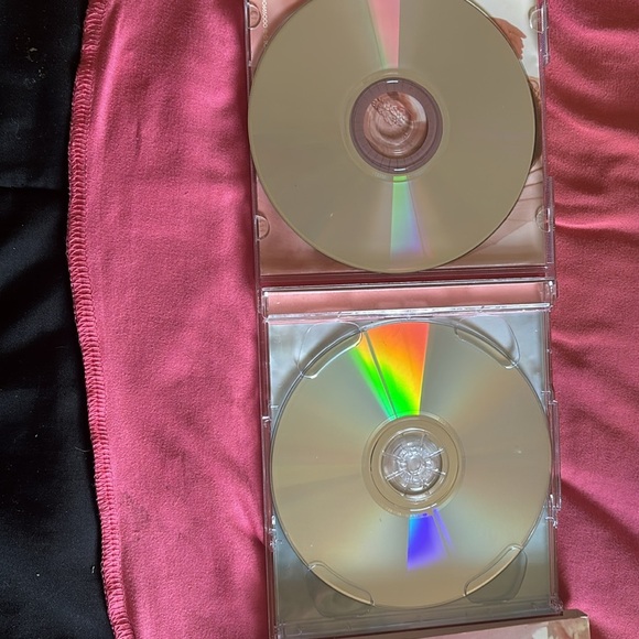 Selena Gomez deluxe albums - Picture 4 of 5